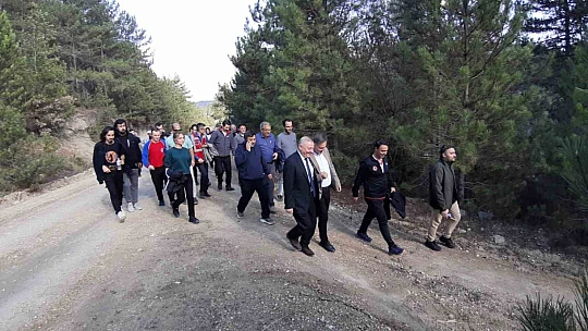 Şehitler için 4 kilometre yürüdüler