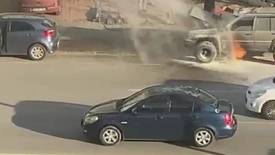 Seyir halindeki cip alev aldı