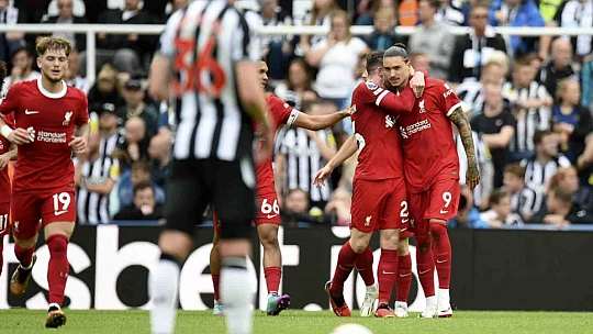 Son şampiyon Manchester City, sezona 3'te 3'le başladı