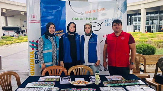 Üniversiteye gelen gençleri Yazıcı karşıladı