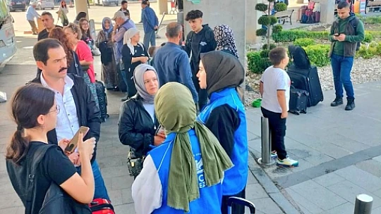 Üniversiteye gelen gençleri Yazıcı karşıladı