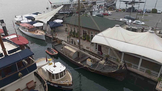Vikingler zamanında kullanılan yelkenlinin aynısı İstanbul'da ziyaretçileriyle buluşuyor