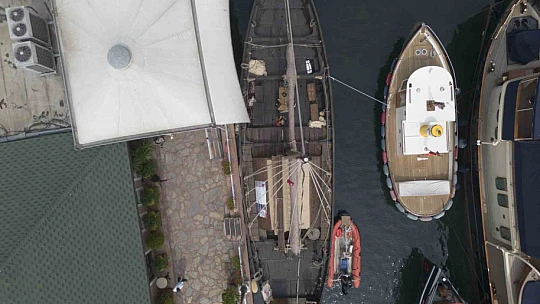 Vikingler zamanında kullanılan yelkenlinin aynısı İstanbul'da ziyaretçileriyle buluşuyor