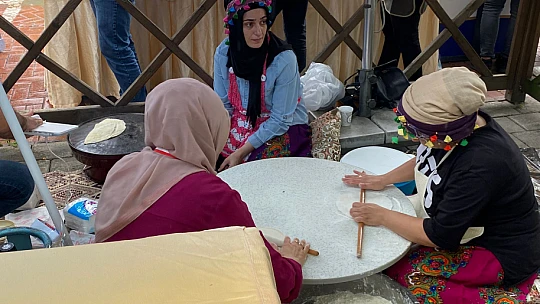Polis Eşleri Derneğinden Çeşm-i Cihan'da Kermes
