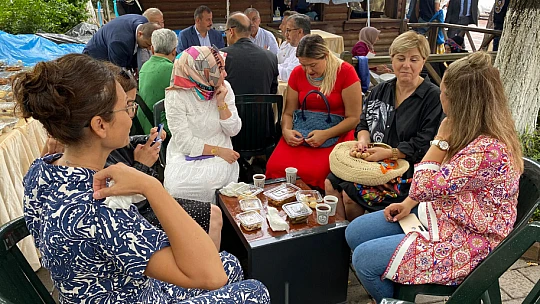 Polis Eşleri Derneğinden Çeşm-i Cihan'da Kermes