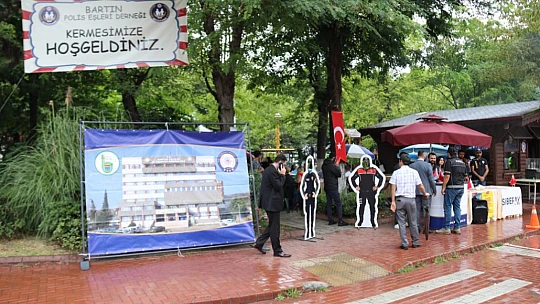 Polis Eşleri Derneğinden Çeşm-i Cihan'da Kermes