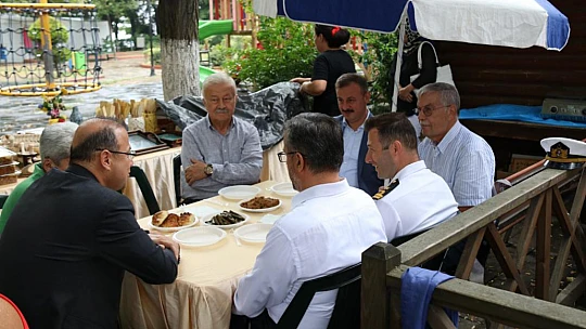Polis Eşleri Derneğinden Çeşm-i Cihan'da Kermes