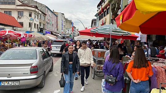 Çarşı pazarda bayram yoğunluğu başladı