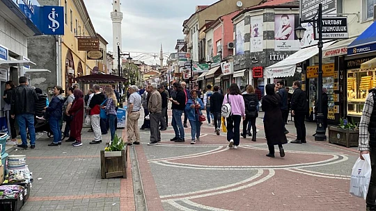 Çarşı pazarda bayram yoğunluğu başladı