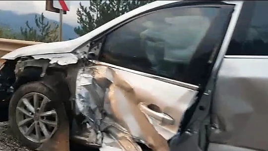 Yaralı sürücünün yakınları muhabiri engellemeye çalıştı