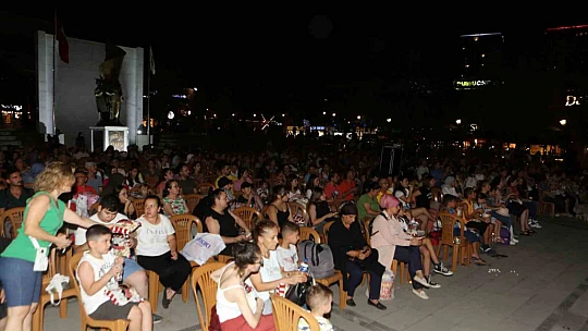 Yenimahalle'de sinema keyfi sürüyor