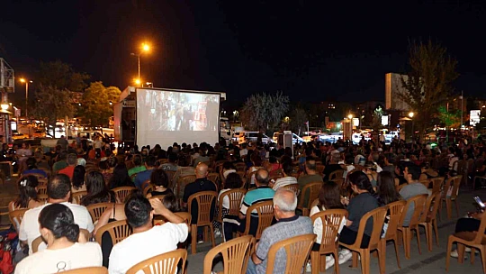 Yenimahalle'de sinema keyfi sürüyor