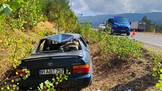 Yoldan çıkan otomobil şarampole uçtu: 3 yaralı