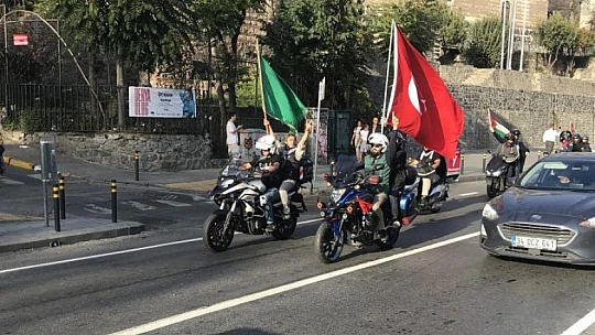 Yüzlerce motosikletli Filistin'e destek için konvoyda buluştu