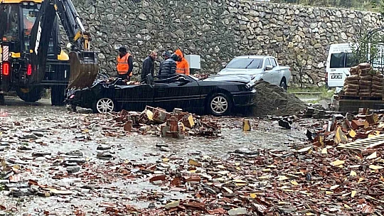 Zonguldak'ta fırtına ve yağmur hayatı olumsuz etkiledi