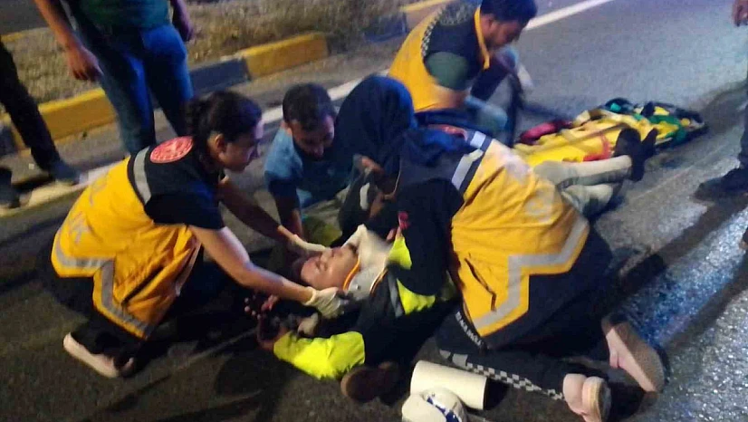 Ani fren yapan otomobil nedeniyle motordan düştü: 1 yaralı