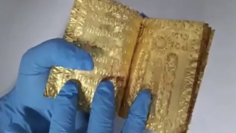 Saf altından yapılmış dini kitap ele geçirildi