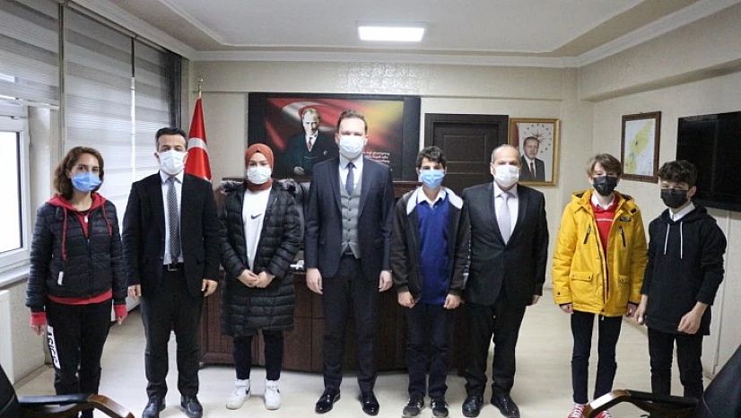Ulus Kaymakamı sporcu öğrencileri ağırladı